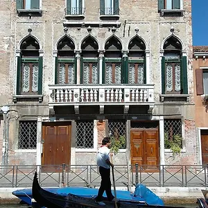 3* Konukevi Palazzo Odoni